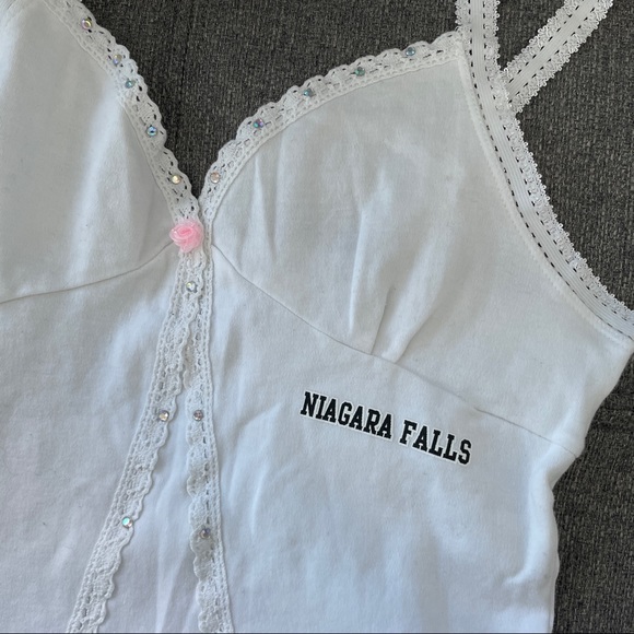 Random yet super cute babydoll tank top with Niagara Falls print - Picture 2 of 3